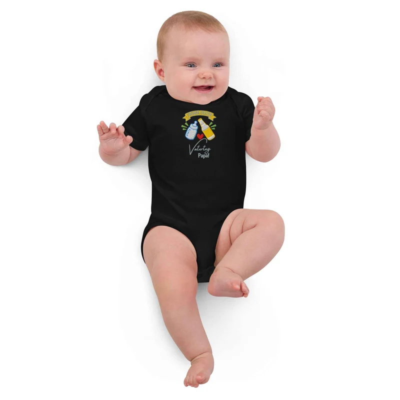 Bio Baby Body zum ersten Vatertag – Stick „Frohen ersten Vatertag Papa!“ - Bestickter Bio Baby-Strampler - Geschenk für Väter & Bier-Fans