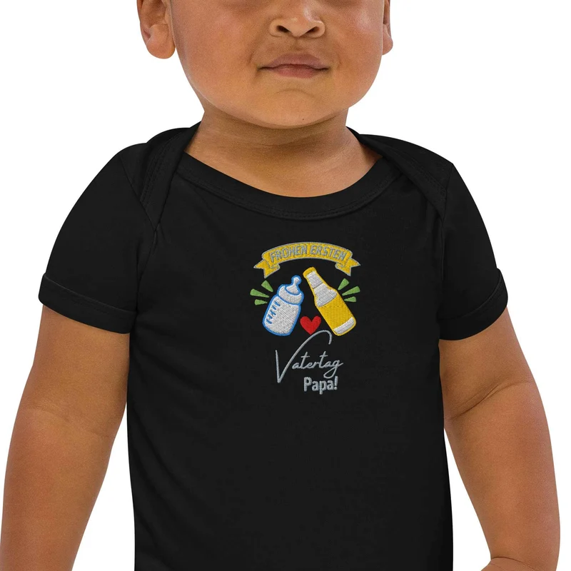 Bio Baby Body zum ersten Vatertag – Stick „Frohen ersten Vatertag Papa!“ - Bestickter Bio Baby-Strampler - Geschenk für Väter & Bier-Fans