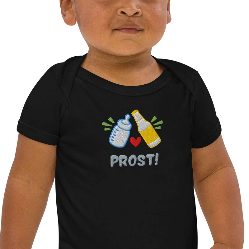 Baby Body mit Stick „Prost!“ – Bio Baumwolle – Geschenk für Bierliebhaber zum Papa-Werden