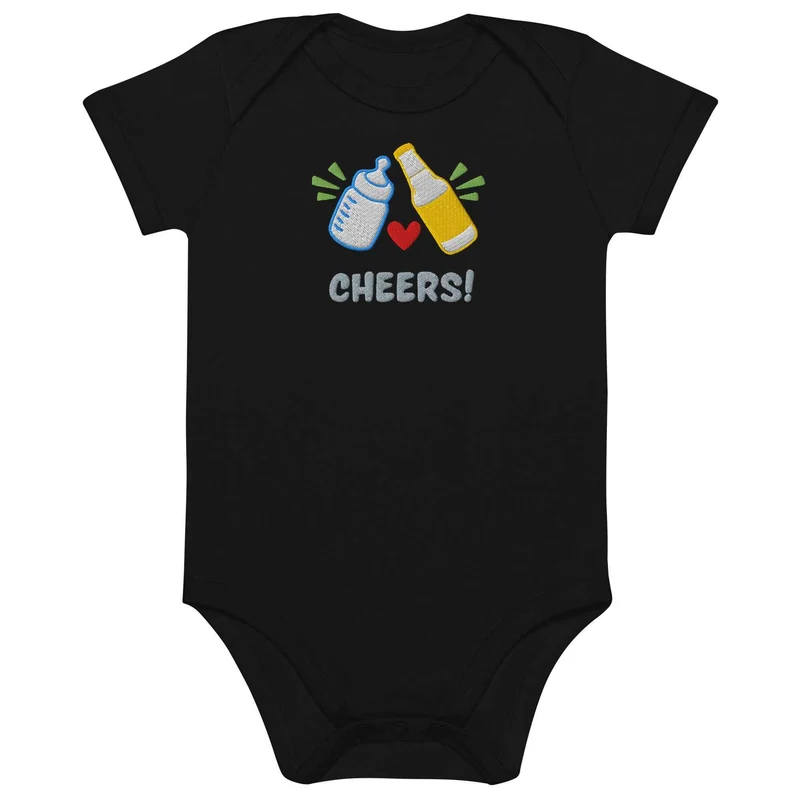Baby Body mit Stick „Cheers!“ – Bio Baumwolle – Geschenk für neue Papas mit Bierliebe