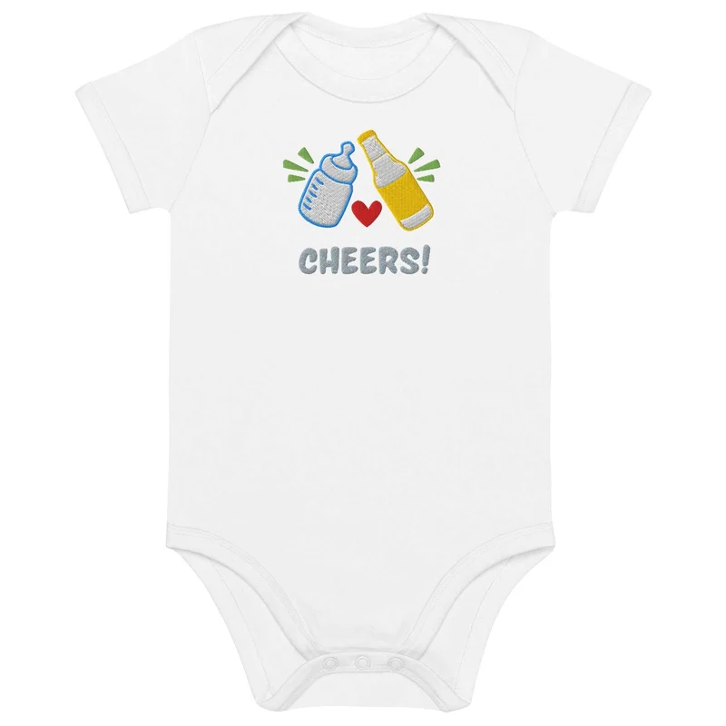 Baby Body mit Stick „Cheers!“ – Bio Baumwolle – Geschenk für neue Papas mit Bierliebe