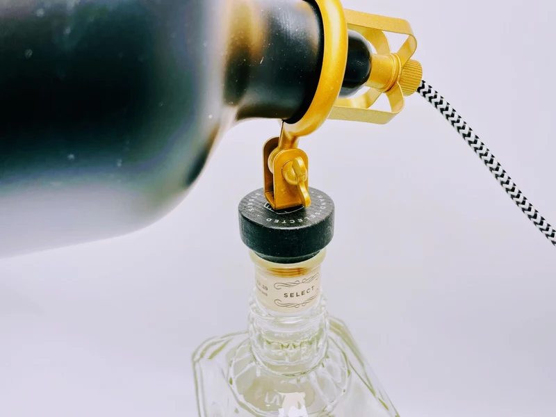 Jack Daniels Whisky Lampe | Handgemachte Upcycling Tischlampe aus Jack Daniels Single Barrel Flasche | Einzigartige Geschenkidee | Deko