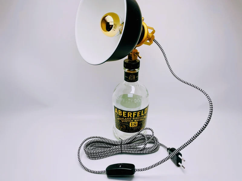 Aberfeldy Whisky Lampe | Handgemachte Upcycling Tischlampe aus Aberfeldy Whiskey | Einzigartige Geschenkidee | Deko-Licht | Schottland