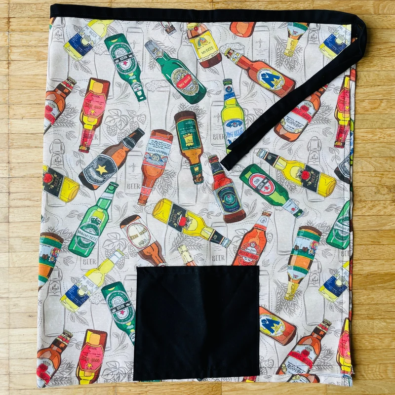 Bier Schürze | Handgefertigte Grillschürze mit Bier-Flaschen-Motiv | Kochschürze aus Stoff | 93x55cm | Originelle Geschenkidee für Grillfans