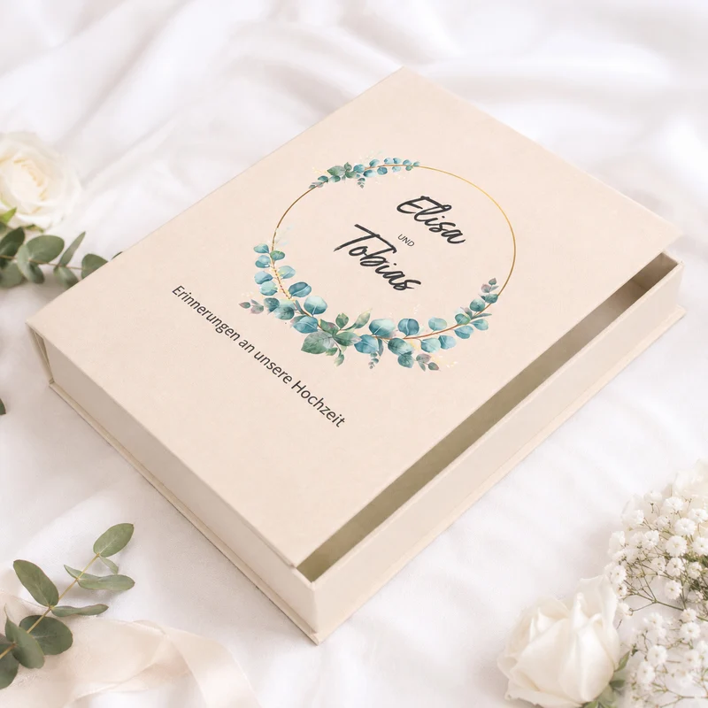 Handgefertigte Erinnerungsbox zur Hochzeit | Personalisierte Fotobox in Buch Form mit Eukalyptus Kranz