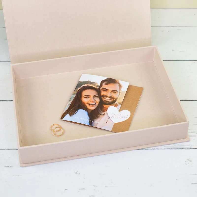 Personalisierte Erinnerungsbox Happy Days | Handgearbeitet Fotobox in Buchform für Hochzeit & Familie