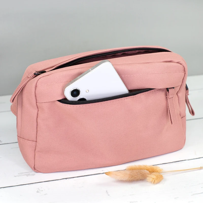Bauchtasche mit Name personalisiert in schwarz oder rosa | Gürteltasche als Geschenk für Frauen