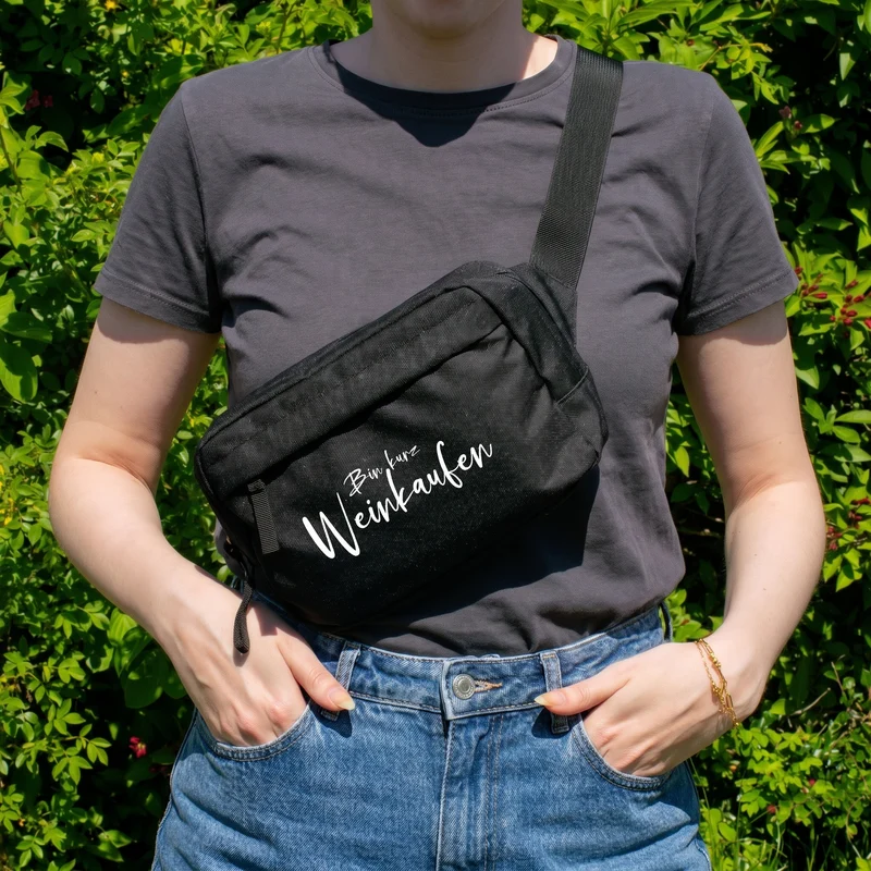 Bauchtasche 'Bin Weinkaufen' in Schwarz & Rosa | Umhängetasche als Geschenk für Frauen & Weinliebhaber