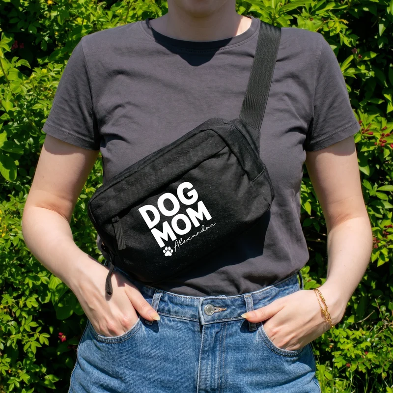 Bauchtasche 'Dog Mom' personalisiert mit Name in Schwarz o. Rosa | Gürteltasche für Hunde Mama & Frauen