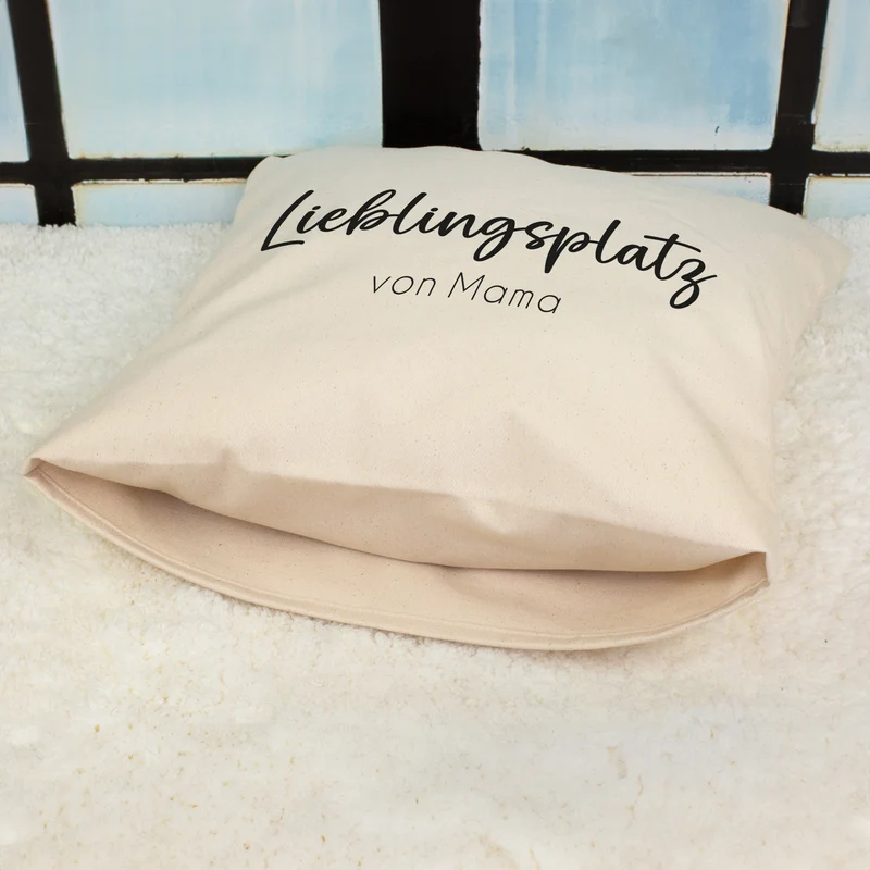 Personalisiertes Kissen 'Lieblingsplatz' mit Wunschtext | Geschenk zum Einzug & Hausbau für Wohnung