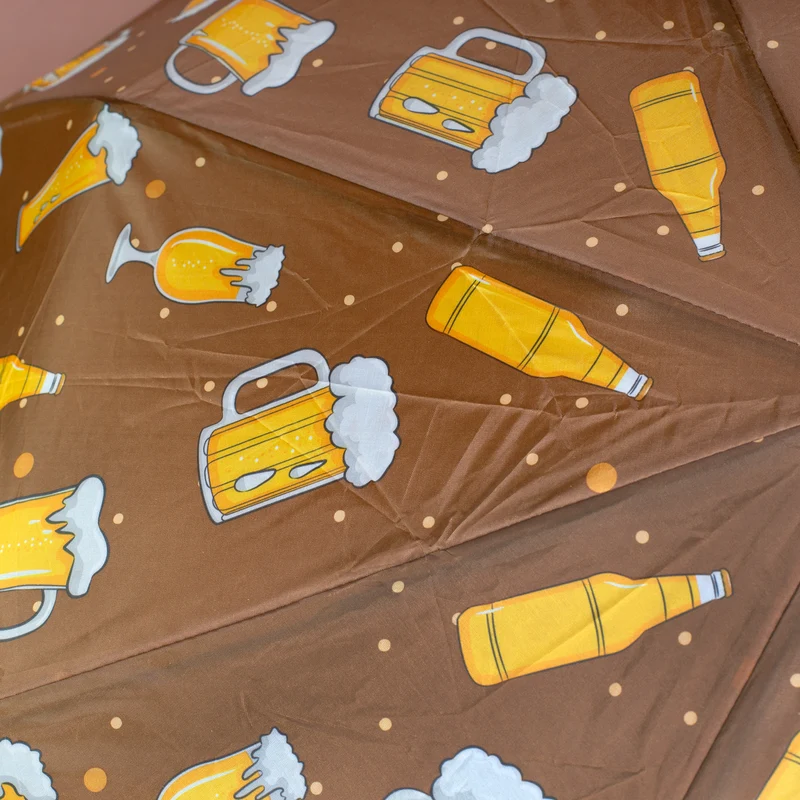Taschen Regenschirm als Bierflasche