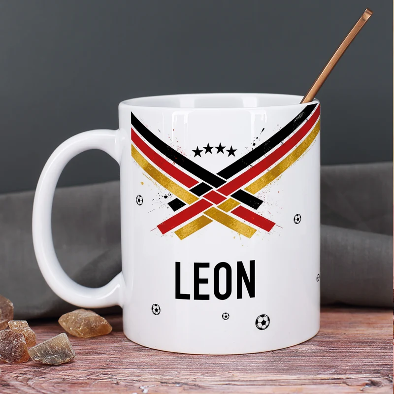 Fußball Tasse mit Name und Deutschland Flagge Schwarz Rot Gold | Geschenk für Fußballer zur WM & EM