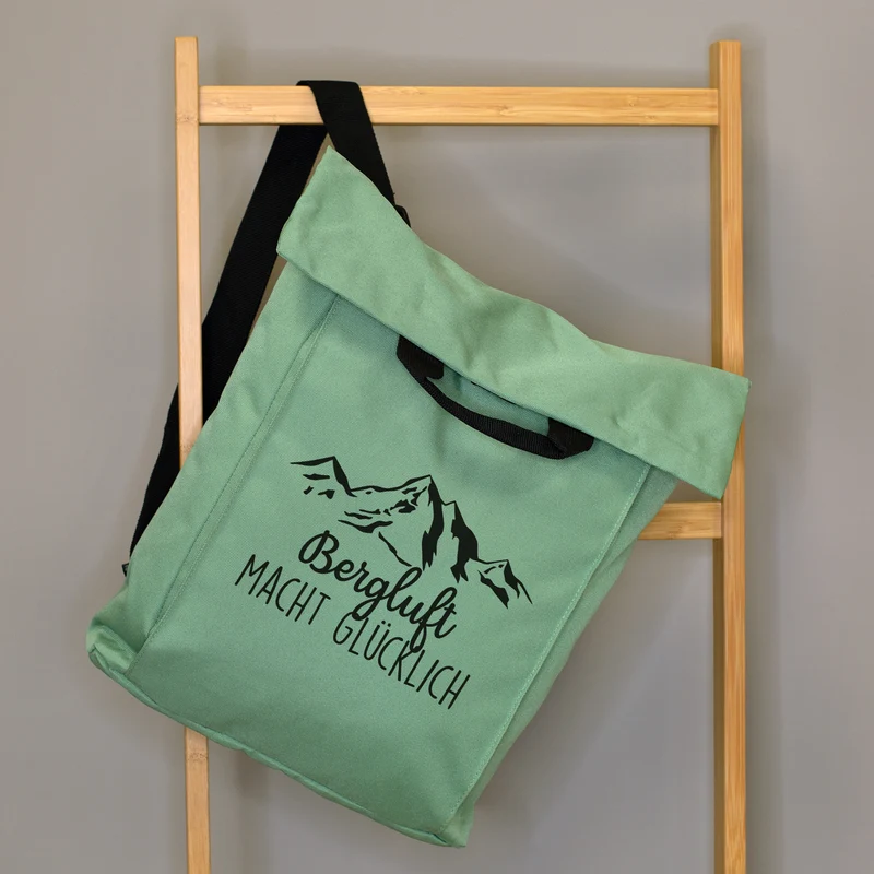 2-in-1 Rucksack & Tasche personalisiert mit Wunschtext | Geschenk mit Berg Motiv für Wandern & Urlaub