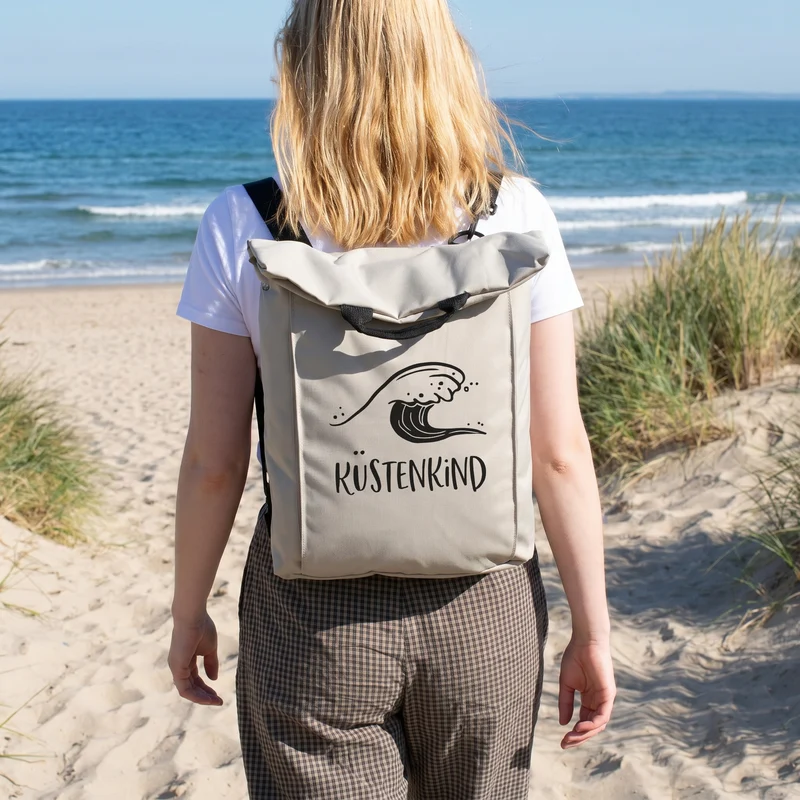 2-in-1 Rucksack & Tasche personalisiert mit Wunschtext und Wellenmotiv für Strand, Wandern & Urlaub