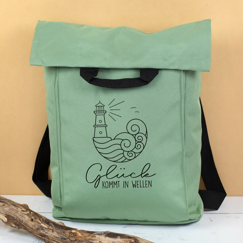 Leichter 2-in-1 Rucksack & Tasche mit Leuchtturm Motiv für Wandern und Urlaub | Glück kommt in Wellen