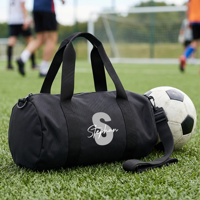 Sporttasche mit Name & Initiale personalisiert als Geschenk | Reisetasche für Freizeit & Sport