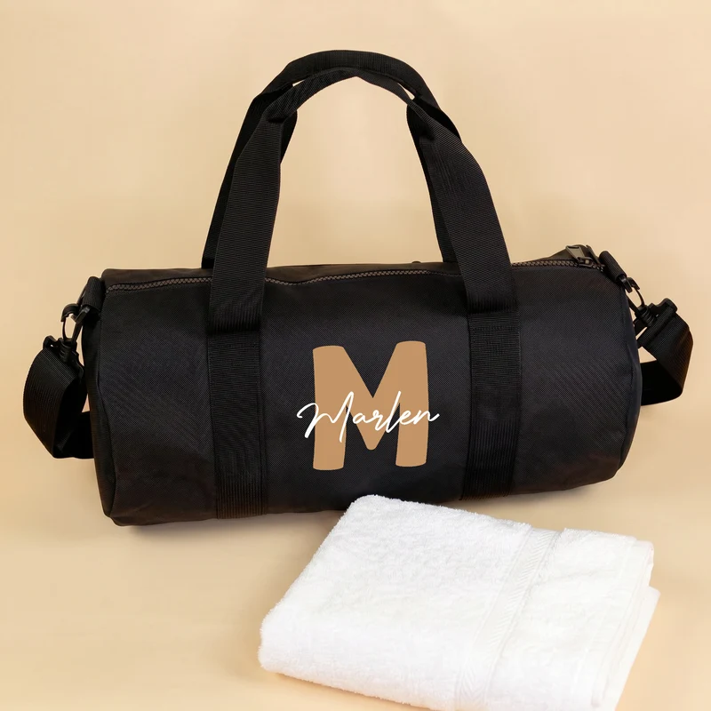 Sporttasche mit Name & Initiale personalisiert als Geschenk | Reisetasche für Freizeit & Sport