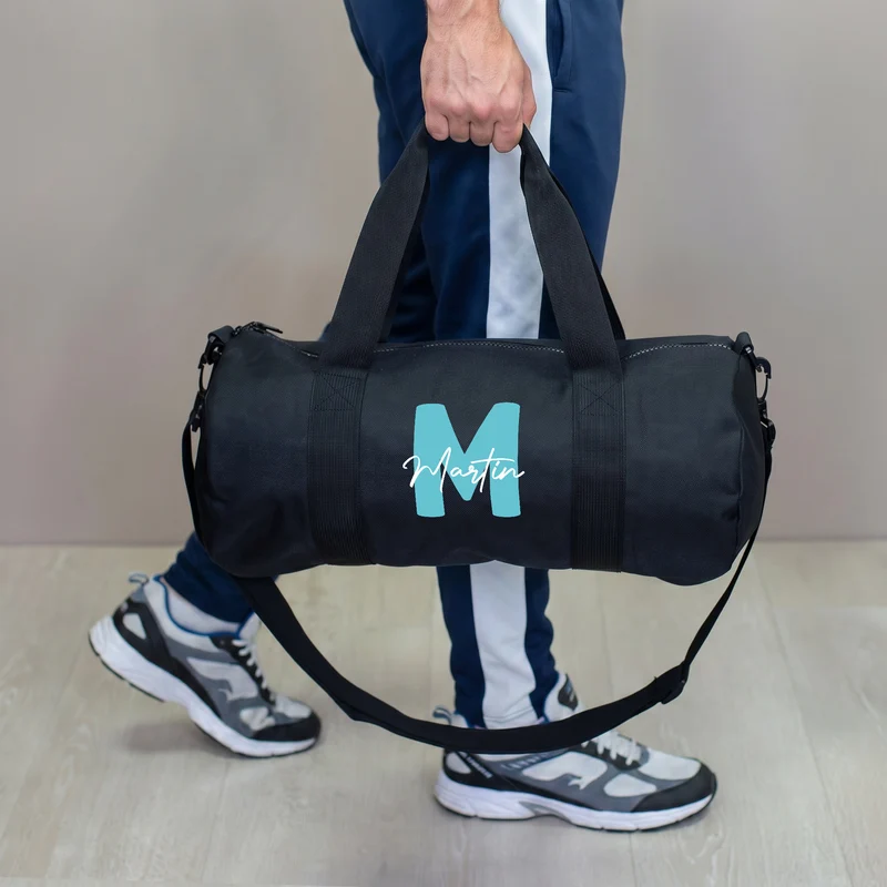Sporttasche mit Name & Initiale personalisiert als Geschenk | Reisetasche für Freizeit & Sport