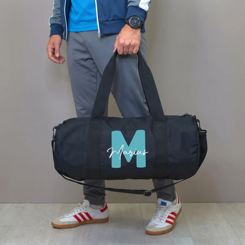 Sporttasche mit Name & Initiale personalisiert als Geschenk | Reisetasche für Freizeit & Sport