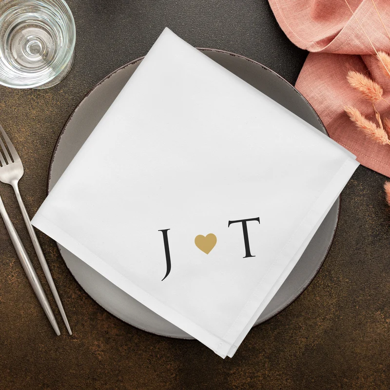 Personalisierte Stoffserviette zur Hochzeit mit Initialen & Herz | Elegante Serviette als Tischdeko