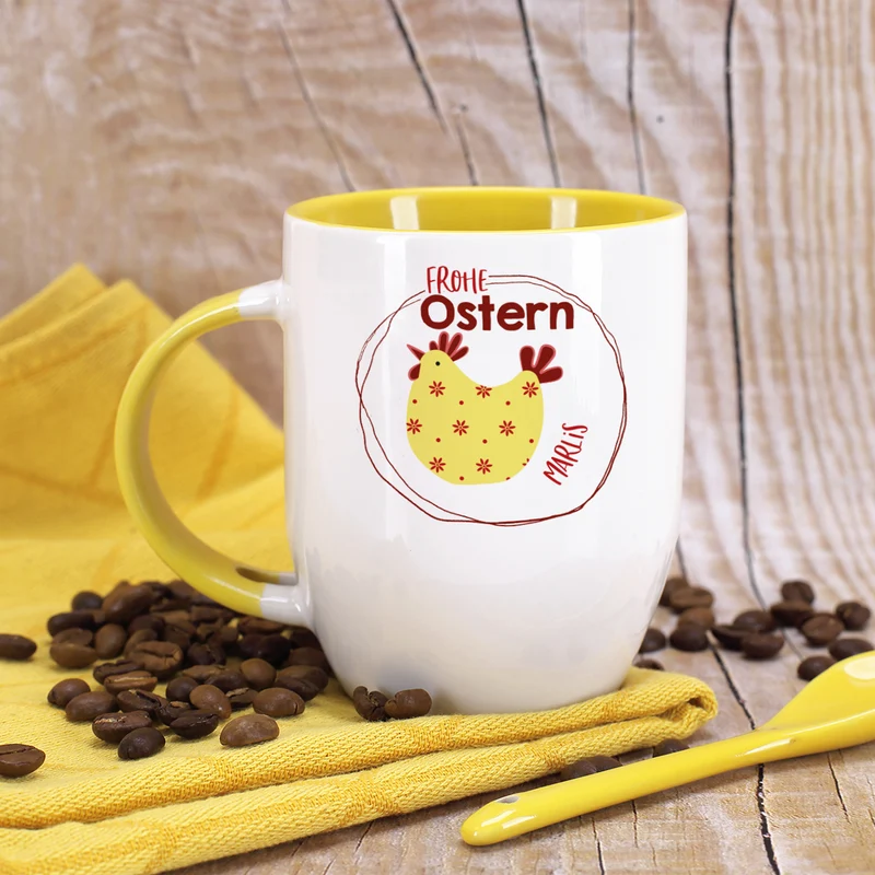 Personalisierte Löffeltasse 'Frohe Ostern' mit Name & gelbem Löffel | Osterbecher 300 ml mit Huhn