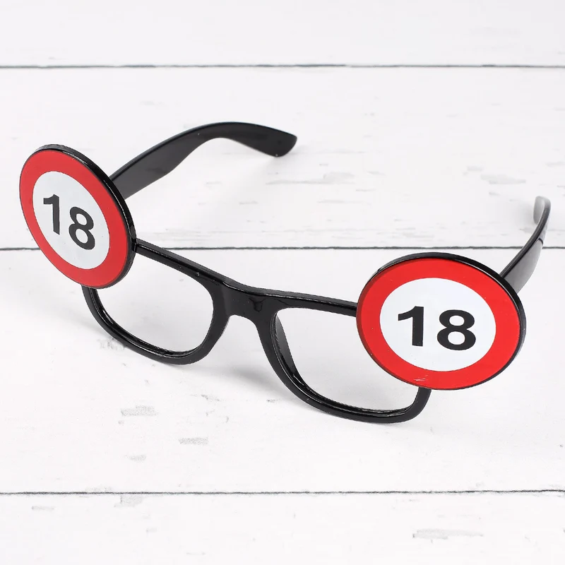 Brille mit Verkehrszeichen zum 18. Geburtstag