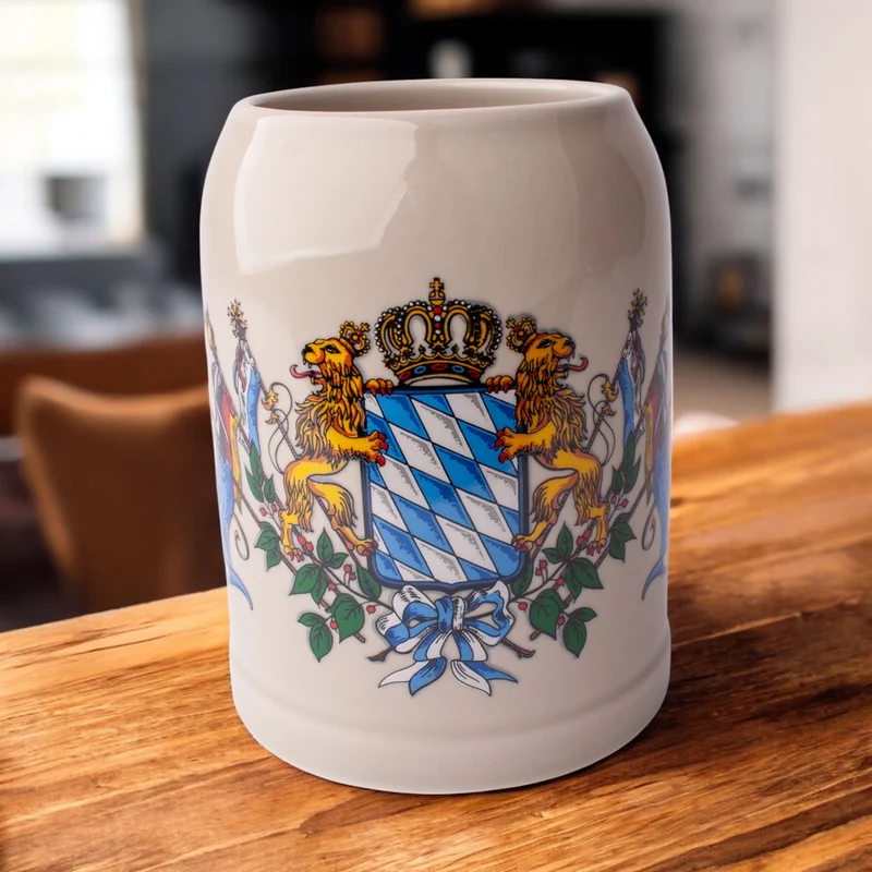 Bierkrug "Wappen mit Fahnen"