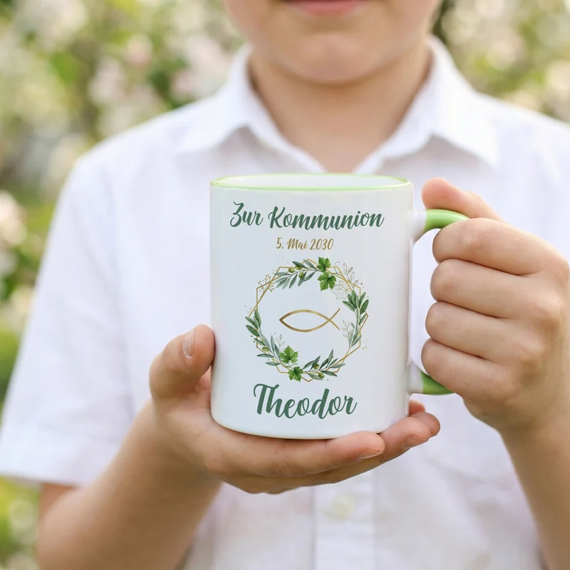 Personalisierte Tasse zur Kommunion, Taufe & Konfirmation mit Name – Ichthys & Kranz aus Zweigen