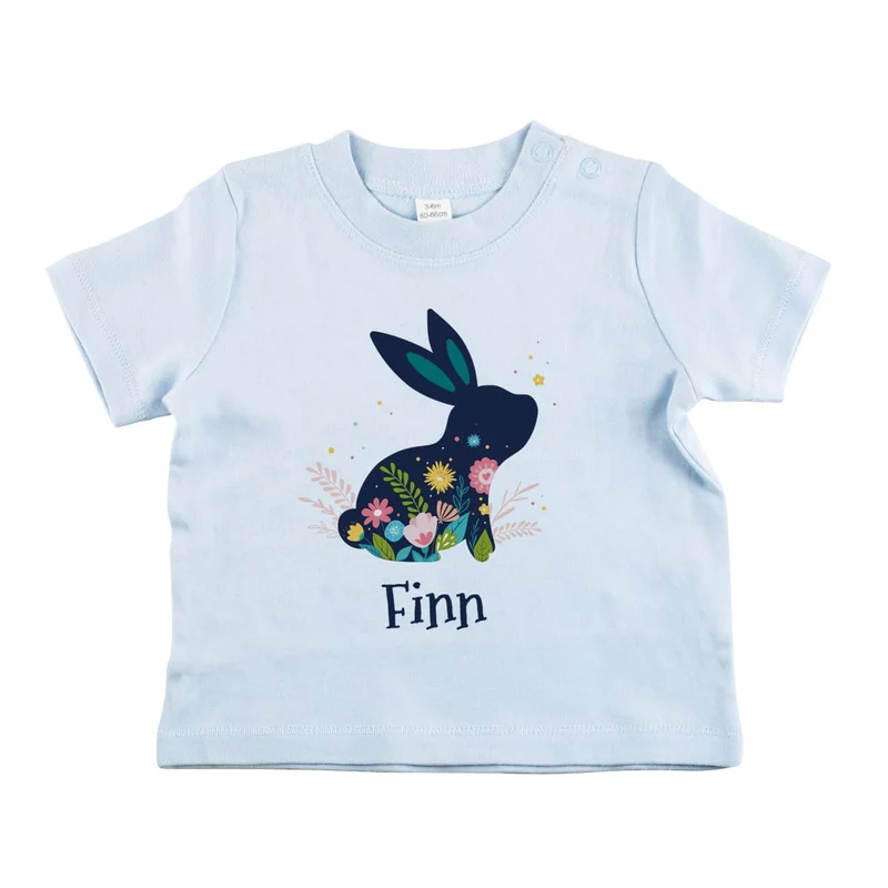 Babyshirt in pastellblau mit Name und Osterhase
