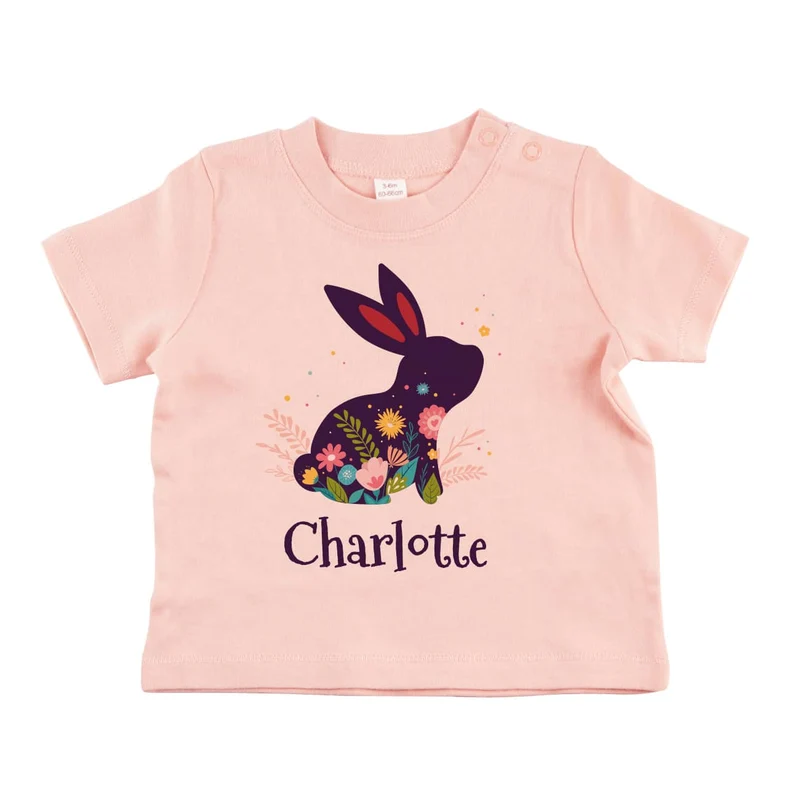 Babyshirt in pastellrosa mit Name und Osterhase