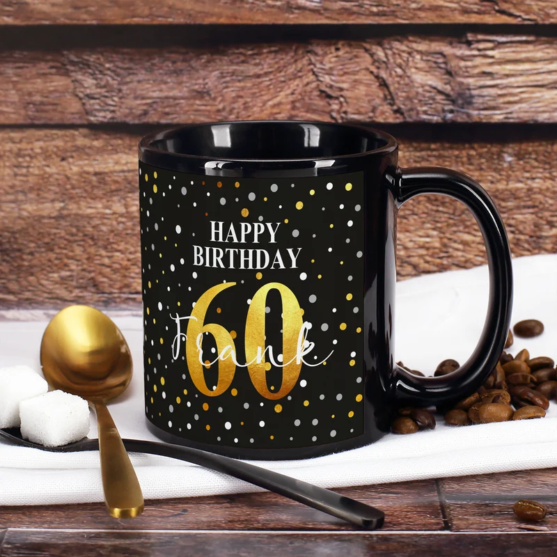 Geburtstagstasse "Happy Birthday" mit Name & Alter in Schwarz und Konfettidesign