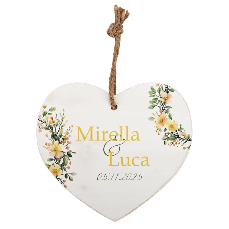 Holzherz mit Wunschnamen und Datum – Romantisches Geschenk mit Blumen-Motiv