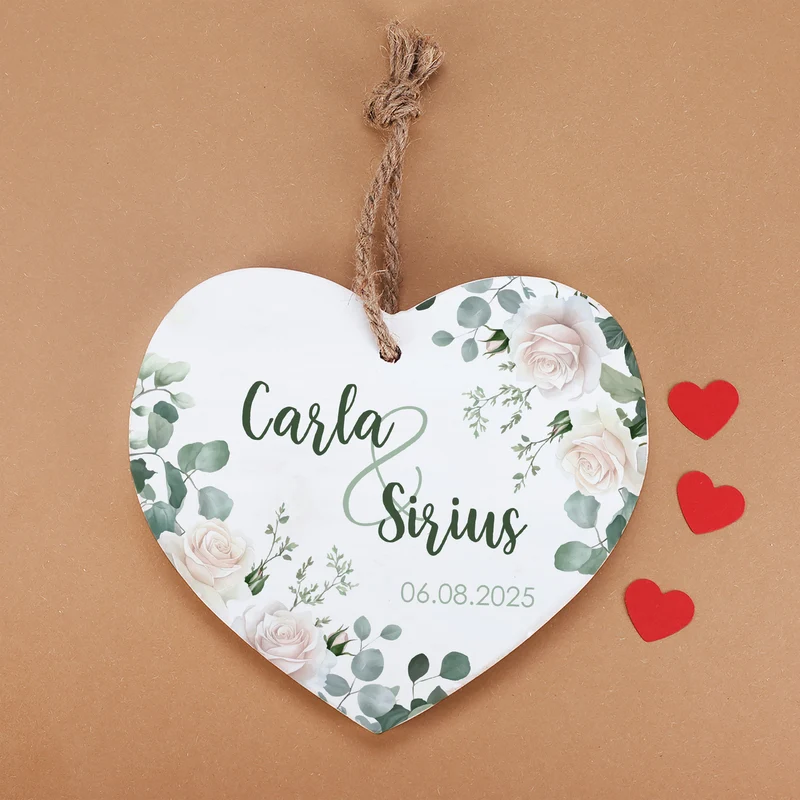 Holzherz mit Wunschnamen und Datum – Romantisches Geschenk mit Rosen-Motiv