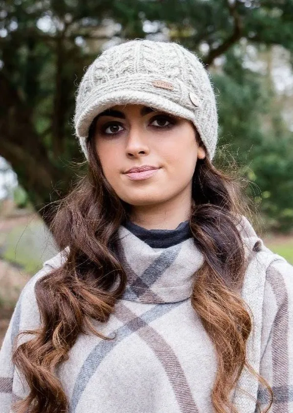 Erin Aran Cable Peak Hat | Oatmeal