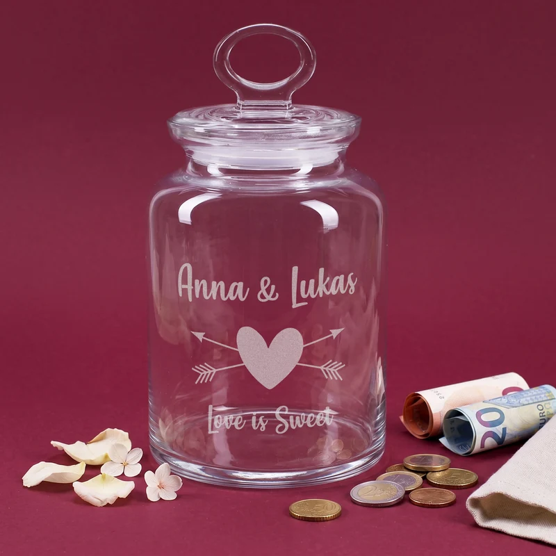 Das perfekte Hochzeitsgeschenk - Gravierte Glasdose mit Herz und Wunschtext graviert