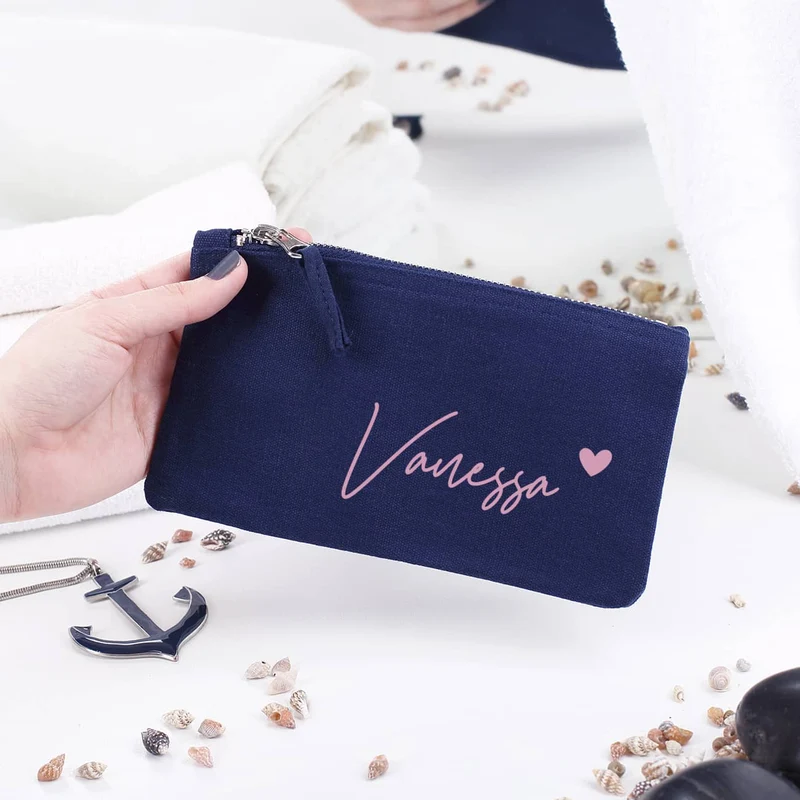 Dunkelblaue Kosmetiktasche mit Name und Herz