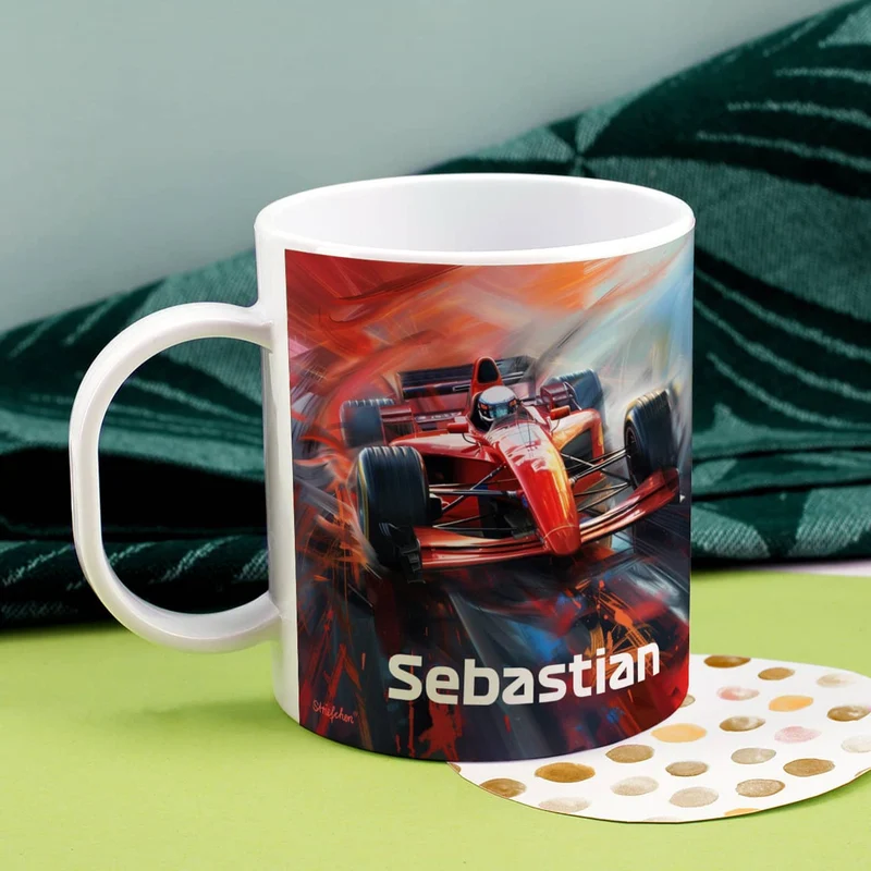 Kunststofftasse mit Rennwagen und Wunschname bedruckt