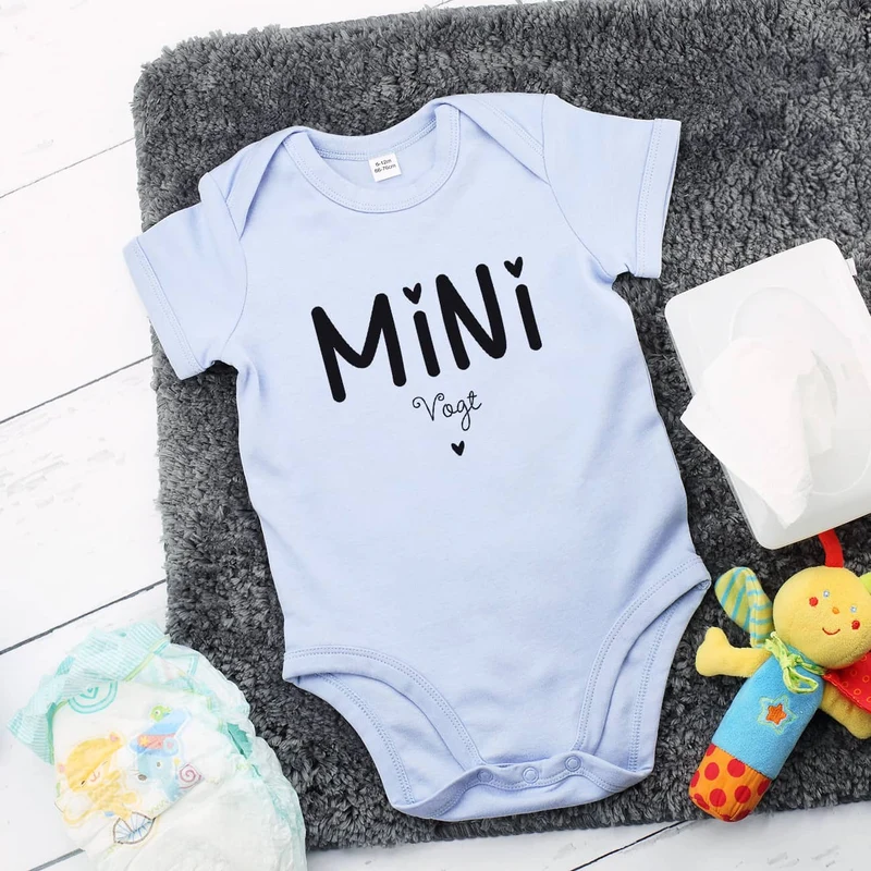 Babybody in hellblau mit Name für MINI - Jungen