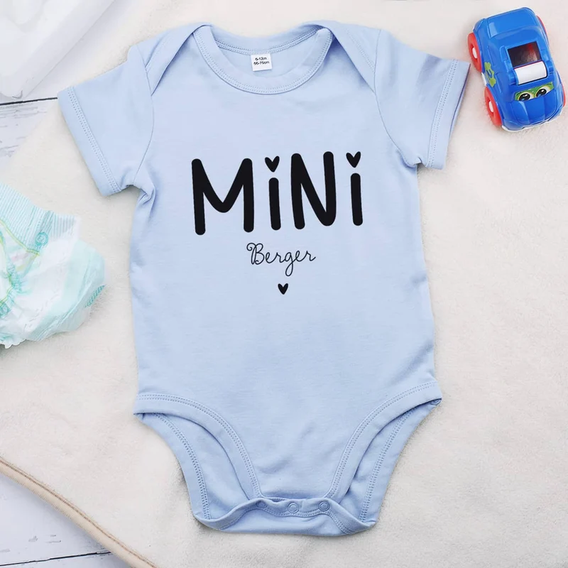 Babybody in hellblau mit Name für MINI - Jungen