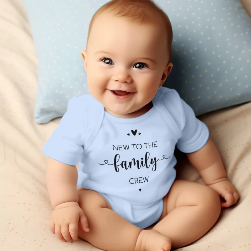Persönlicher Babybody -New to the Crew- hellblau - Geschenk zur Geburt
