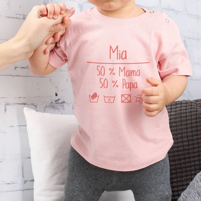T-Shirt mit Baby-Waschanweisung und Namensaufdruck