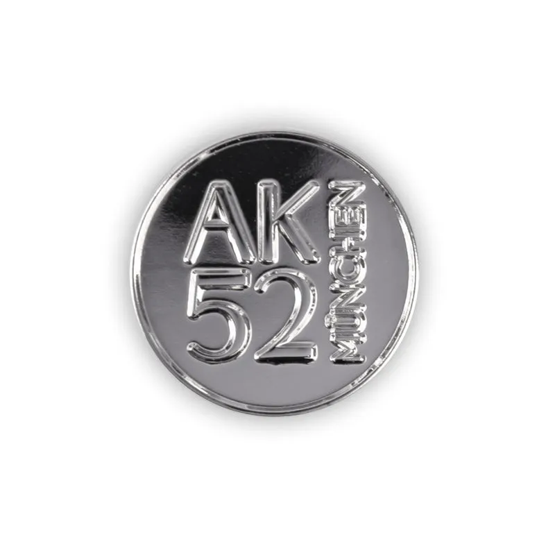 Pin "AK52" silber