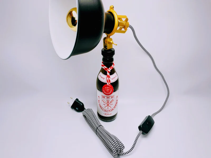 Kölsch-Lampe Kölsche Funzel - Handgemachte Tischlampe aus Bierflasche - Upcycling Deko-Leuchte - Perfektes Geschenk für Bier- und Köln-Fan