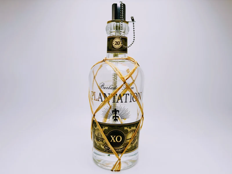 Rum-Öllampe ”Plantation XO 20th Anniversary” | Handgemachte Öllampe aus Rum-Flaschen | Upcycling | Handgemacht | Geschenk | Deko | H:27cm