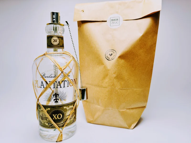 Rum-Öllampe ”Plantation XO 20th Anniversary” | Handgemachte Öllampe aus Rum-Flaschen | Upcycling | Handgemacht | Geschenk | Deko | H:27cm