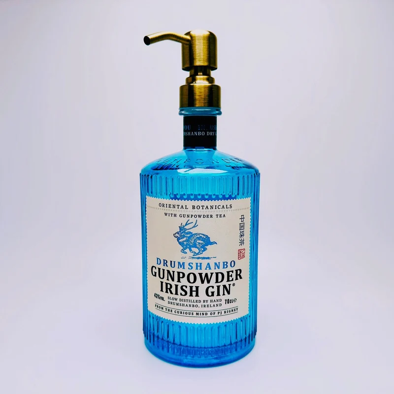 Gin-Seifenspender “Gunpowder“ | Upcycling Pumpspender aus Gunpowder Gin Flasche | Nachfüllbar | Handgemachte Bad Deko Geschenk aus Irland