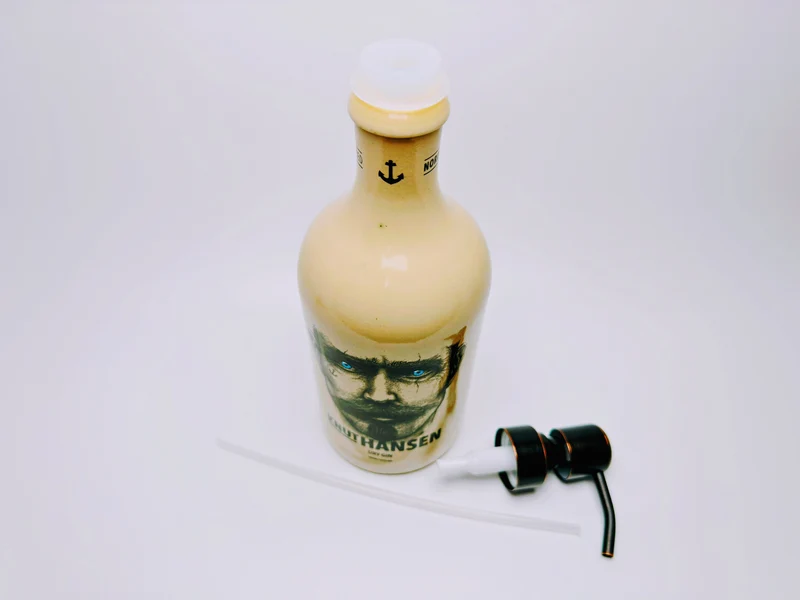 Gin-Seifenspender “Knut“ | Upcycling Pumpspender aus Original Knut Hansen Gin-Flasche | Nachfüllbar mit Seife | Bad-Deko | Geschenk Hamburg