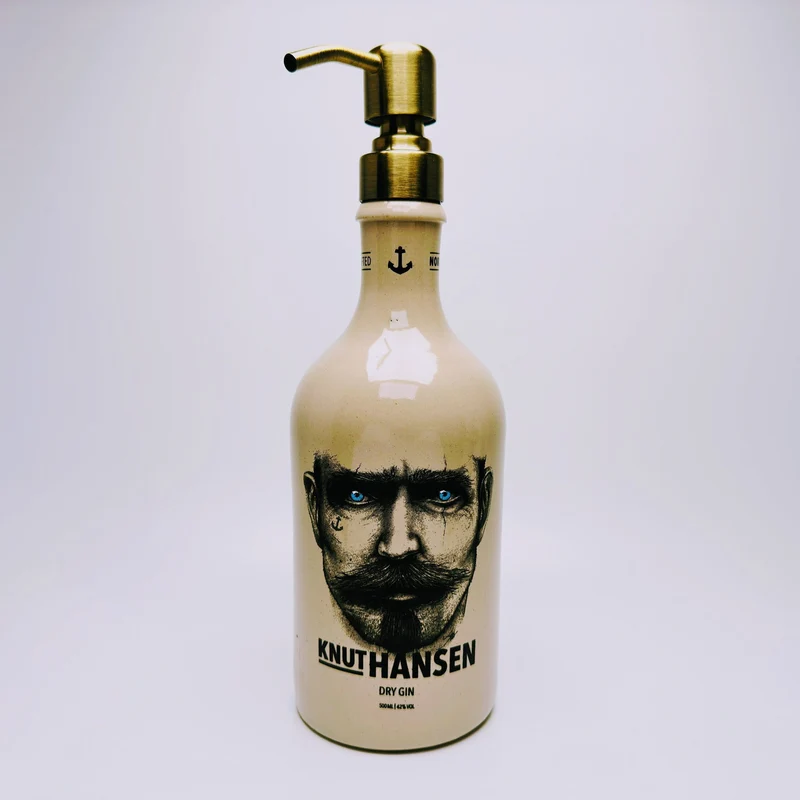 Gin-Seifenspender “Knut“ | Upcycling Pumpspender aus Original Knut Hansen Gin-Flasche | Nachfüllbar mit Seife | Bad-Deko | Geschenk Hamburg