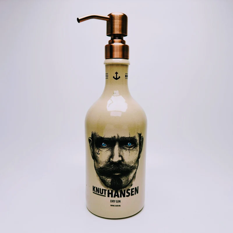 Gin-Seifenspender “Knut“ | Upcycling Pumpspender aus Original Knut Hansen Gin-Flasche | Nachfüllbar mit Seife | Bad-Deko | Geschenk Hamburg