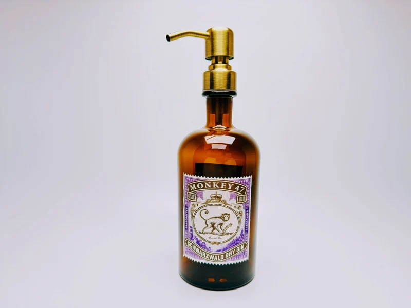 Gin-Seifenspender “Monkey 47“ | Upcycling Pumpspender aus Monkey47 Gin Flasche | Nachfüllbar mit Seife | Bad Deko | Geschenk Schwarzwald